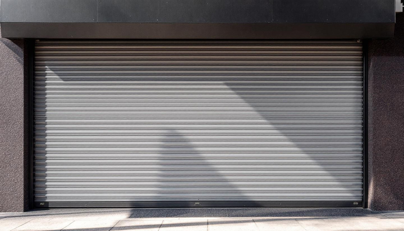 Comment les rideaux métalliques renforcent la sécurité des établissements ?